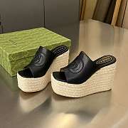 Gucci Women's Interlocking G sandal black - 5