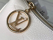 Louis Vuitton LV Mini Moon M82391 white Size 20.5 x 11 x 5 cm - 3
