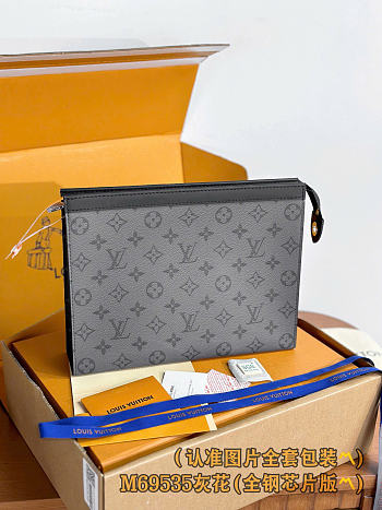 Louis vuitton pochette M69535 size 27 x 21 x 6 cm
