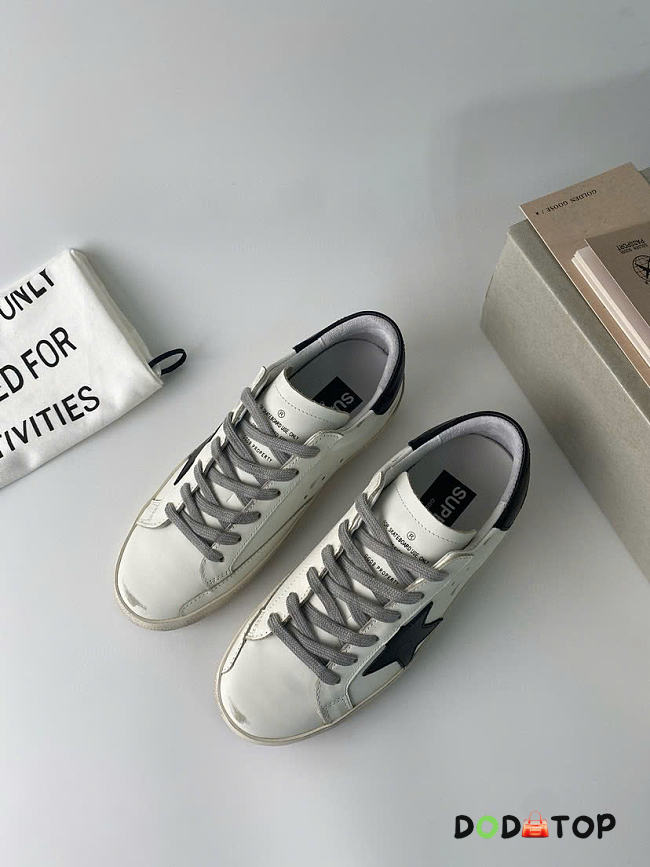 Golden Goose Sneakers 05 - 1