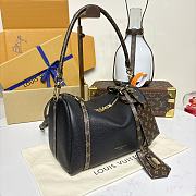 Louis Vuitton Nicolas Ghesquière black bag size 40x20x25cm - 4