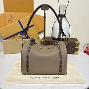 Louis Vuitton Nicolas Ghesquière gray bag size 40x20x25cm - 5