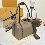 Louis Vuitton Nicolas Ghesquière gray bag size 40x20x25cm - 4