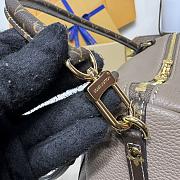 Louis Vuitton Nicolas Ghesquière gray bag size 40x20x25cm - 3