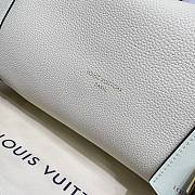 Louis Vuitton Nicolas Ghesquière bag white size 40x20x25cm - 3