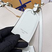 Louis Vuitton Nicolas Ghesquière bag white size 40x20x25cm - 2