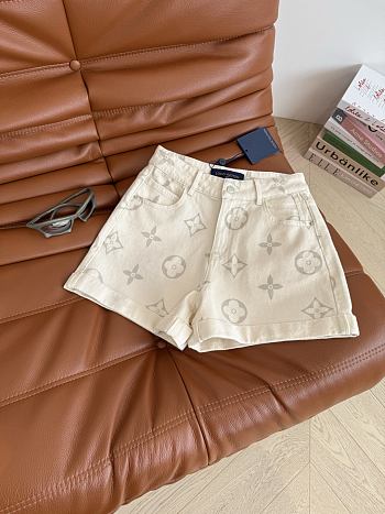 Louis Vuitton white shorts 01