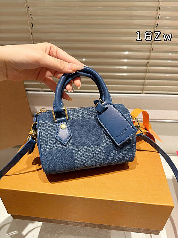 Louis Vuitton Speedy Handbag Blue Size 18x12x10CM