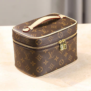 Louis Vuitton nice Monogram Canvas mini bag size 20 x 13.5 x 12 cm
