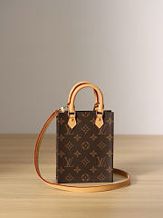 Louis Vuitton Petit Sac Plat mini Size 14 x 17 x 5cm - 1
