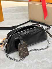 Louis Vuitton black bag M14544 Pochette Vibe size 25 x 10 x 7.5 cm - 4