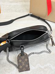 Louis Vuitton black bag M14544 Pochette Vibe size 25 x 10 x 7.5 cm - 3