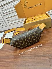 Louis Vuitton Bumbag brown size 30x15x8 cm - 4