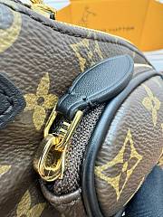 Louis Vuitton Bumbag brown size 30x15x8 cm - 01 - 4