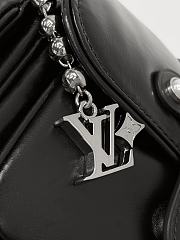 Louis Vuitton Crossbody bag size 23x14x10 cm - 5