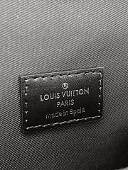 Louis Vuitton Crossbody bag size 23x14x10 cm - 2