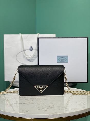 Prada Black Saffiano leather shoulder bag size  21.5x14x4cm
