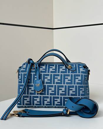 Fendi Women's Shoulder Bag in blue size 28x12x18cm