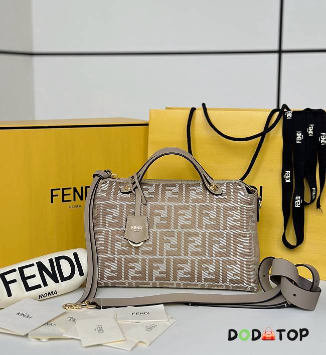 Fendi Women's Shoulder Bag in gray size 28x12x18cm - 1