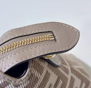 Fendi Women's Shoulder Bag in gray size 28x12x18cm - 3