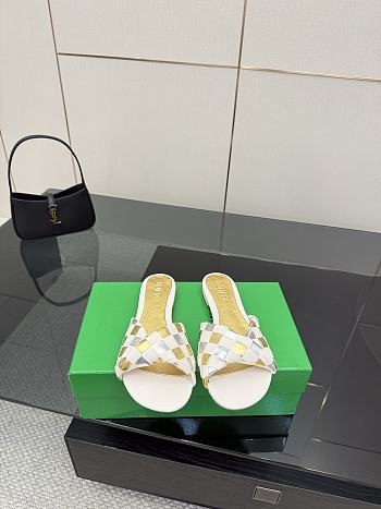 Bottega Veneta slides 01