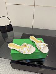 Bottega Veneta slides 01 - 5