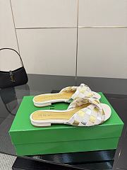Bottega Veneta slides 01 - 4