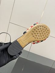 Bottega Veneta slides 03 - 5