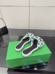 Bottega Veneta slides 04 - 5
