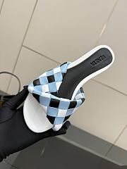 Bottega Veneta slides 05 - 6