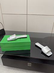 Bottega Veneta slides 06 - 3