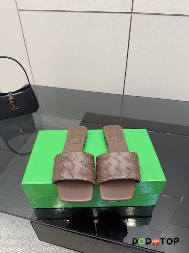 Bottega Veneta slides 11 - 1