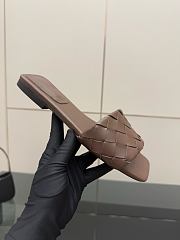 Bottega Veneta slides 11 - 5