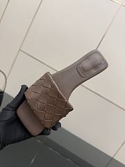 Bottega Veneta slides 11 - 3