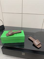 Bottega Veneta slides 11 - 2