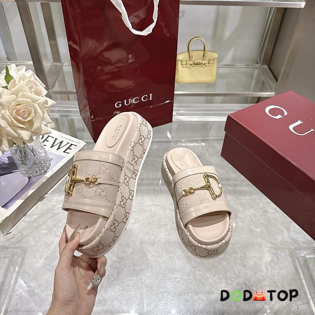 Gucci Women's GG platform sandal beige - 1