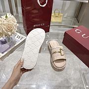 Gucci Women's GG platform sandal beige - 2