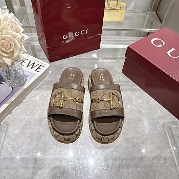 Gucci Women's GG platform sandal brown 01