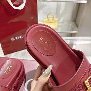 Gucci Women's GG platform sandal red - 2