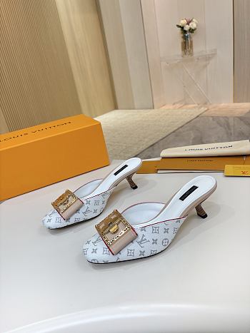 Louis Vuitton slides 01