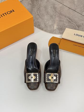 Louis Vuitton slides 03