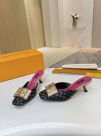 Louis Vuitton slides 04