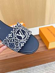 Louis Vuitton 1AHM67 Lily Flat Mule blue - 2