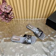 Versace Medusa satin flat sandals gray - 6