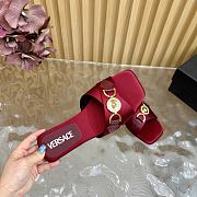 Versace Medusa satin flat sandals light red - 6