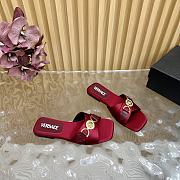 Versace Medusa satin flat sandals light red - 3