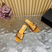 Versace Medusa satin flat sandals light yellow - 3
