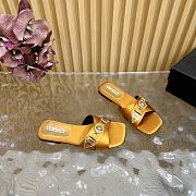 Versace Medusa satin flat sandals light yellow - 2