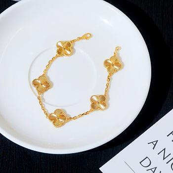 Van Cleef & Arpels Bracelets Gold