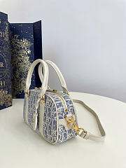Dior D-Vibe East-West Nano Bag Blue Dior Oblique Chambray size 20.5x7x12cm - 6